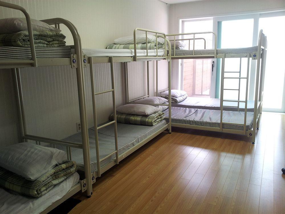 Phil House Hostel Guri Bagian luar foto