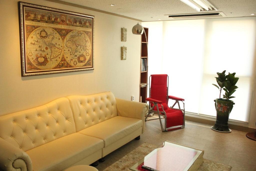 Phil House Hostel Guri Bagian luar foto