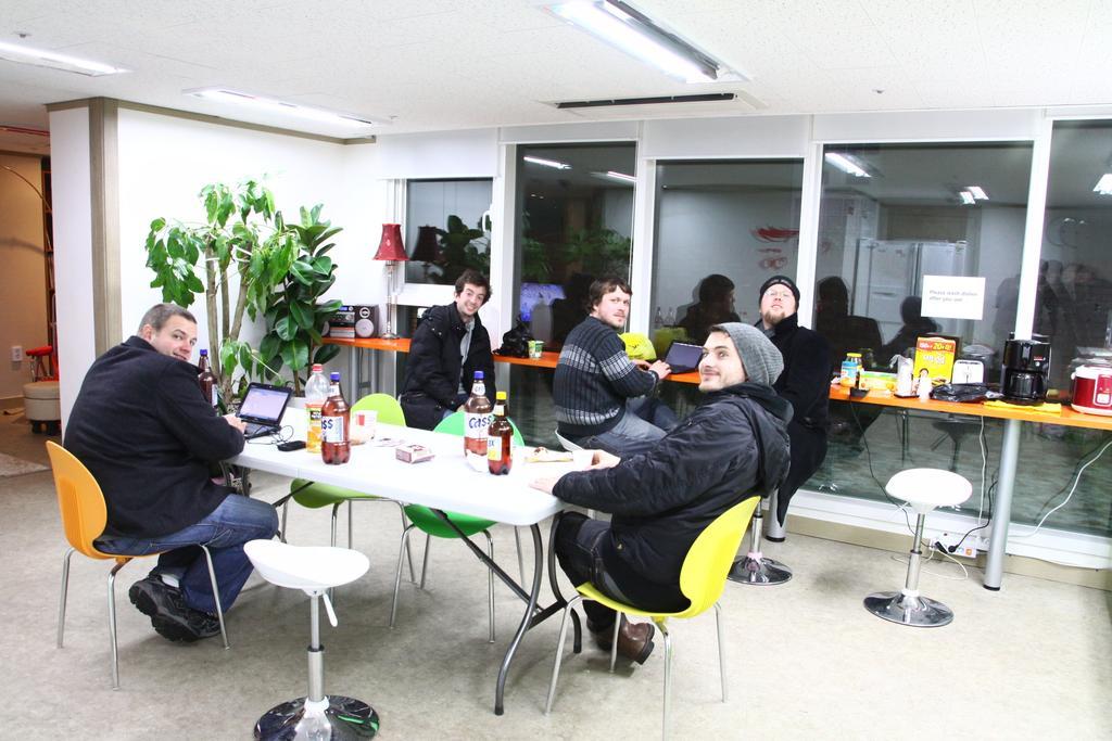 Phil House Hostel Guri Bagian luar foto